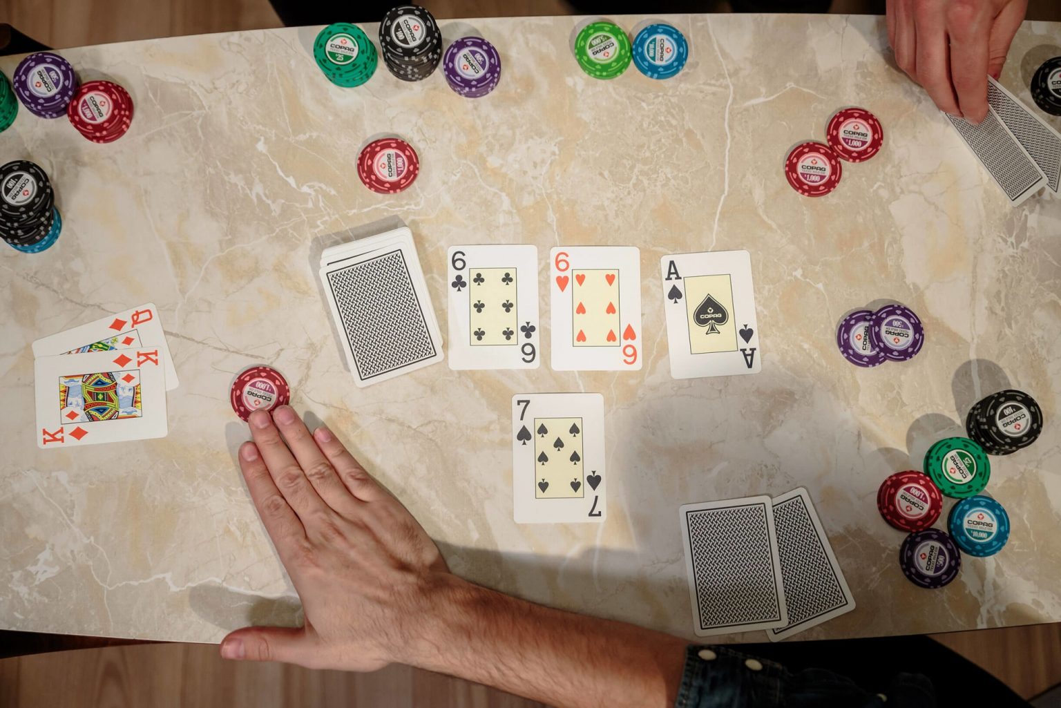 How to play the playing cards game Poker Texas Hold'em Stay and Play